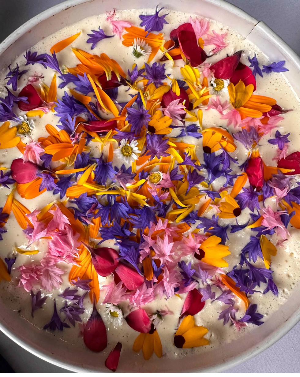 Edible flower cake