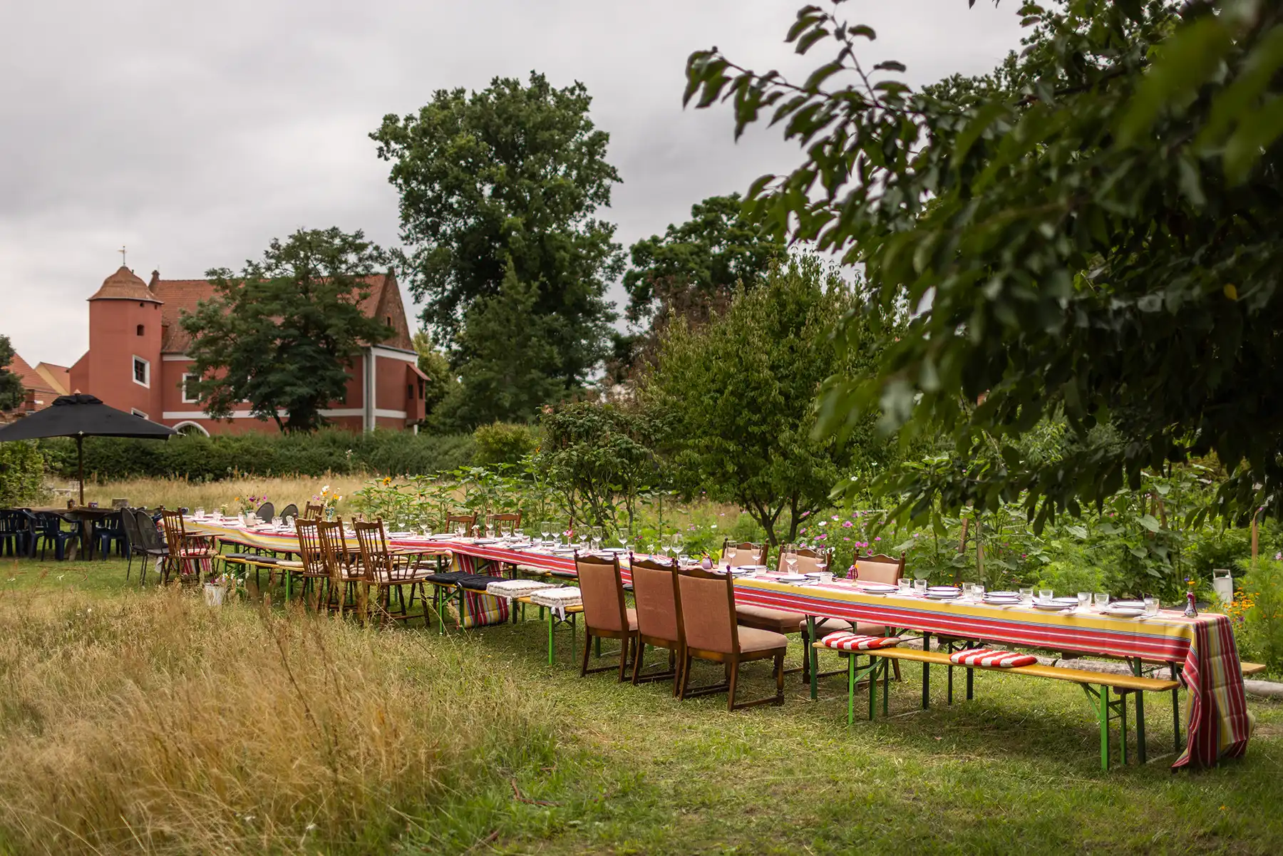 0001_Villa_Oiva_Catering_Garten_Brandenburg_Hochzeit
